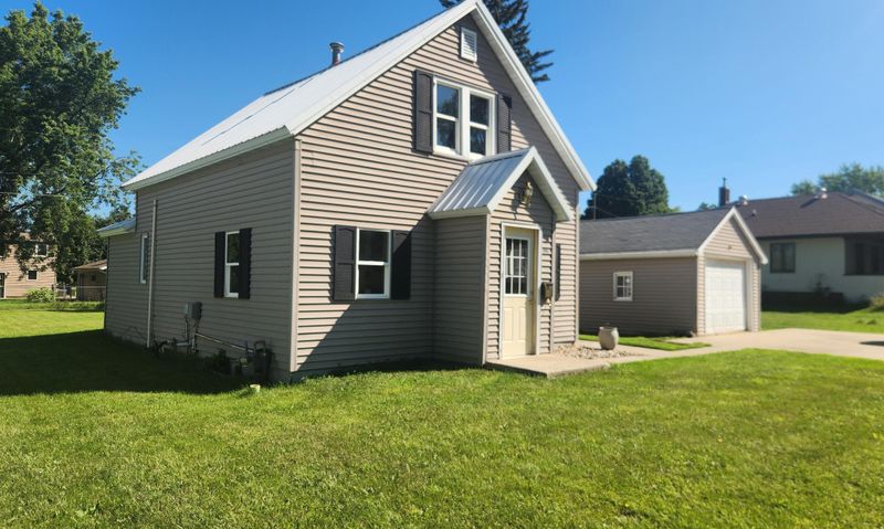 907 Main St W, Pipestone, MN 56164