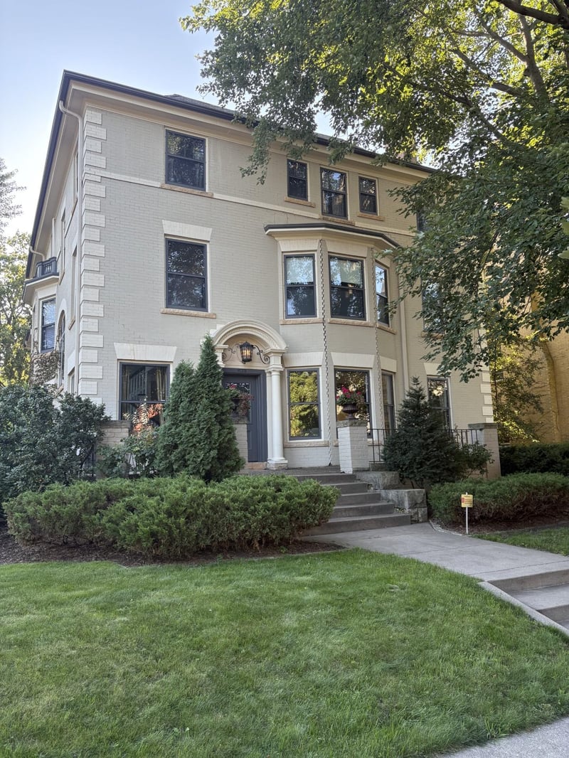 1801 Dupont Ave S, Minneapolis, MN 55403