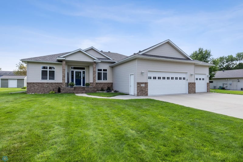 903 7th Ave SE, Barnesville, MN 56514