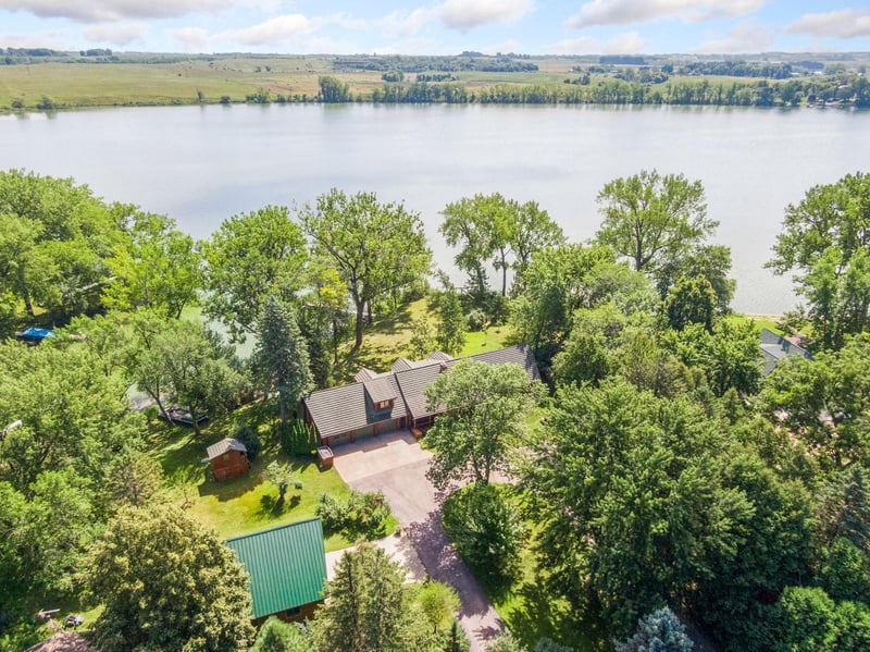 2245 Cottonwood Lake Dr, Windom, MN 56101