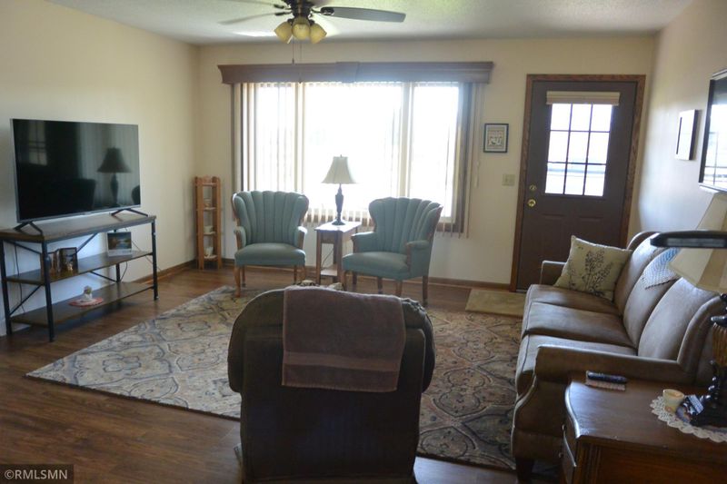 901 Vinton Ave, Glencoe, MN 55336
