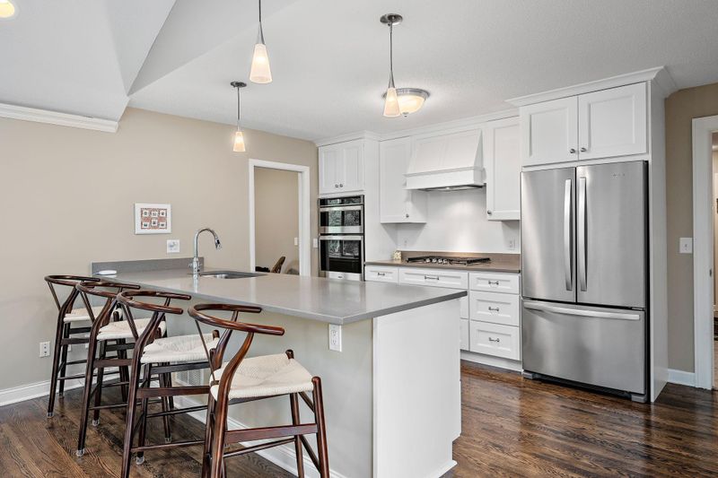 6800 Chapel Ln, Edina, MN 55439
