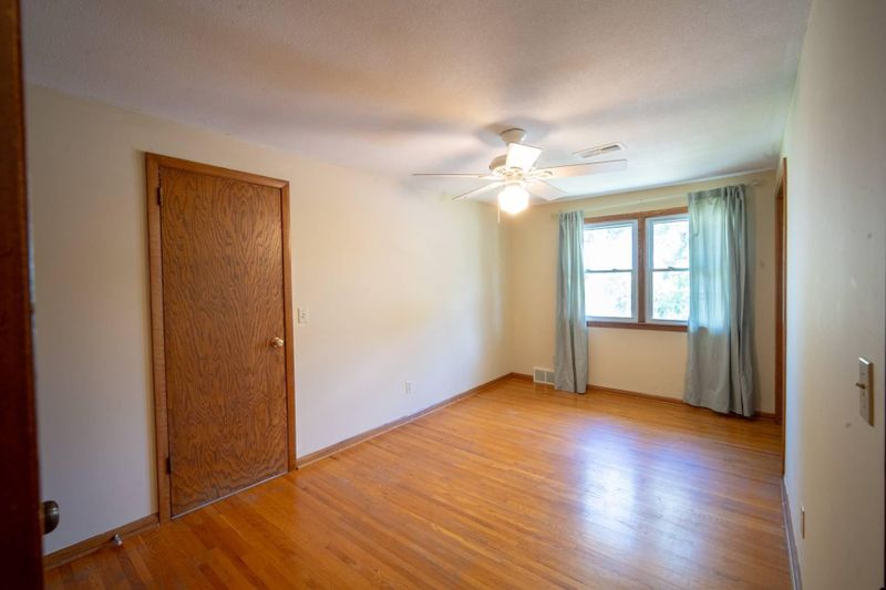 1868 Ivy Ave E, Saint Paul, MN 55119
