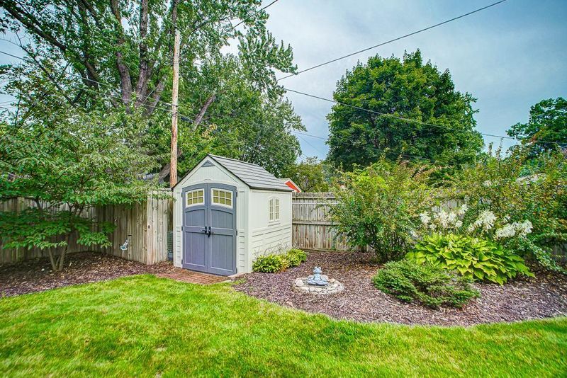 93 Martin Way, Vadnais Heights, MN 55127