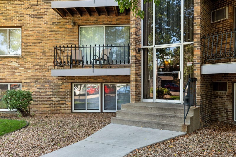 6051 W Broadway Ave #306, New Hope, MN 55428