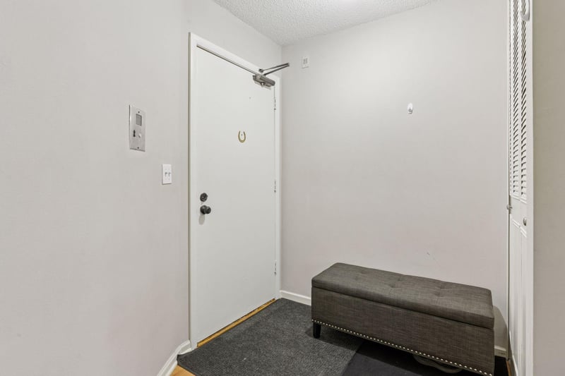 6051 W Broadway Ave #306, New Hope, MN 55428