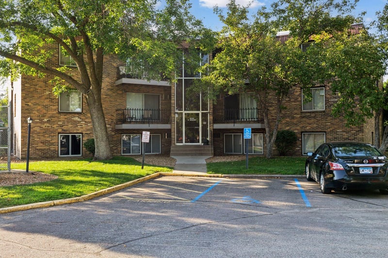 6051 W Broadway Ave #306, New Hope, MN 55428