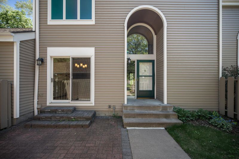 1174 Saint Clair Ave, Saint Paul, MN 55105