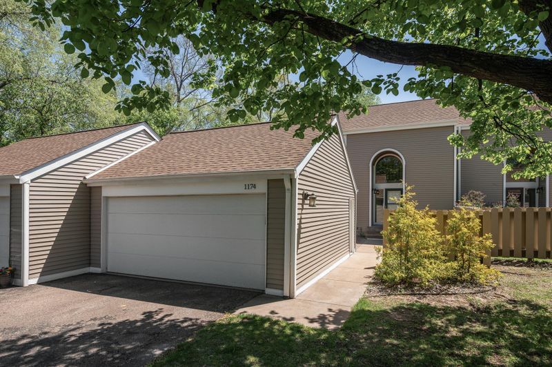 1174 Saint Clair Ave, Saint Paul, MN 55105