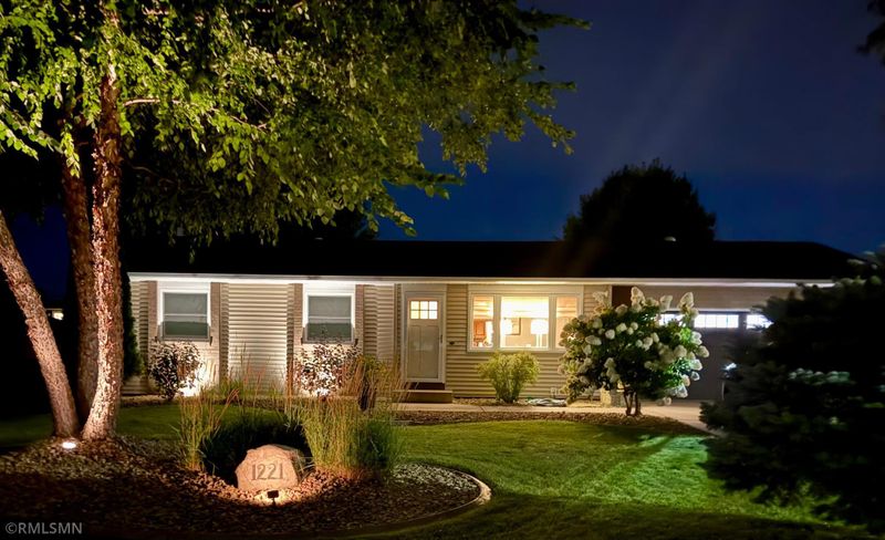1221 14th St W, Hastings, MN 55033