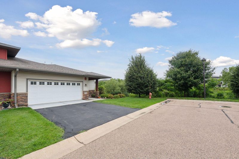 1222 Vernon Dr, Carver, MN 55315