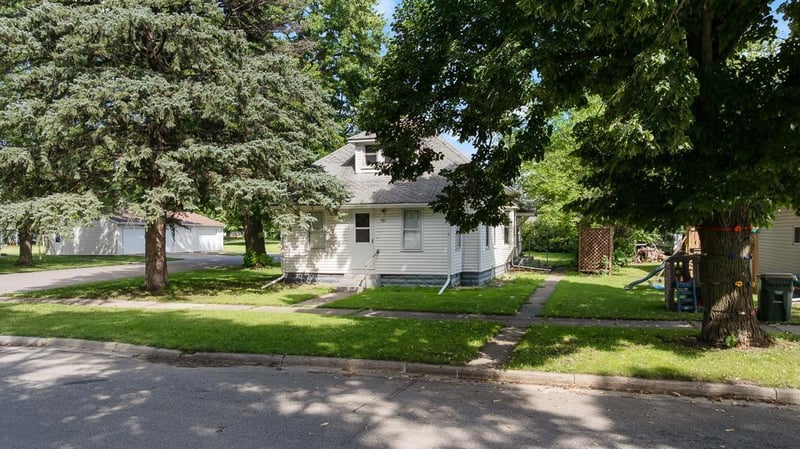 361 4th St, Echo, MN 56237