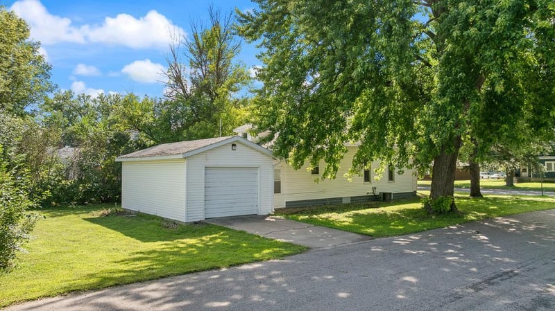 361 4th St, Echo, MN 56237