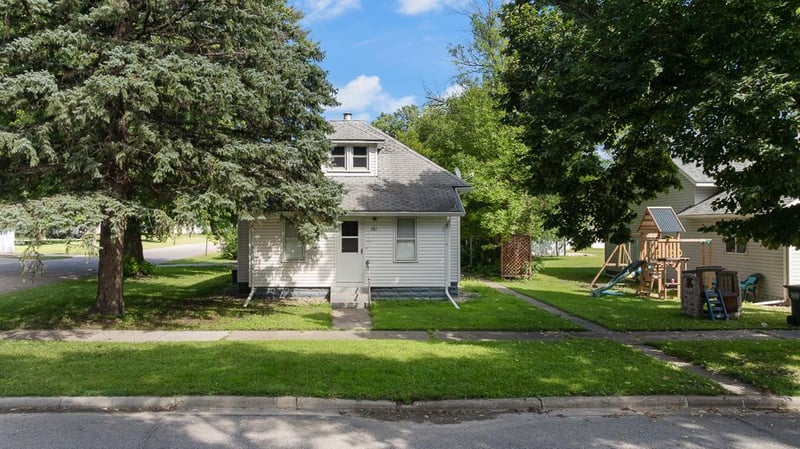 361 4th St, Echo, MN 56237