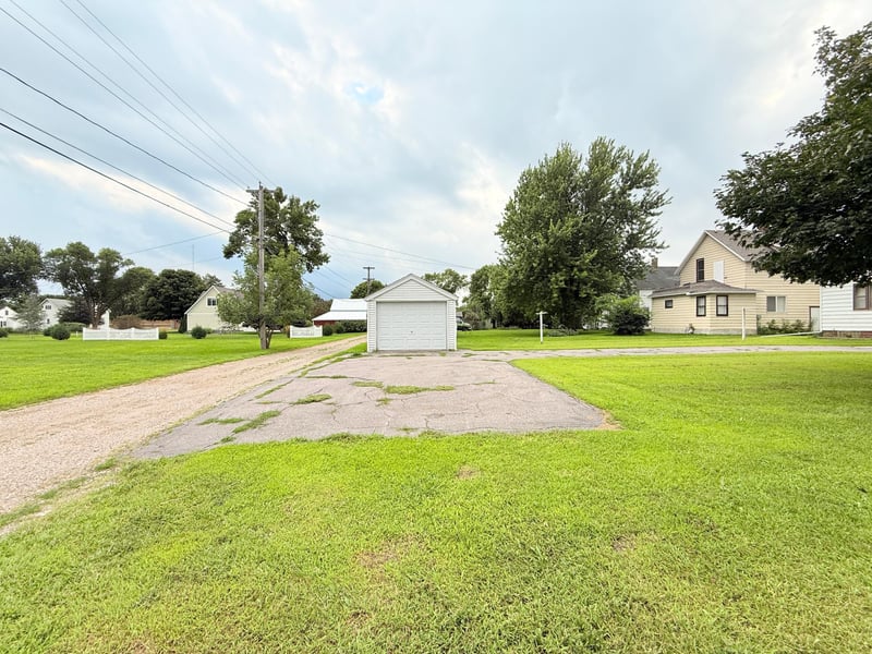 522 5th Ave, Madison, MN 56256