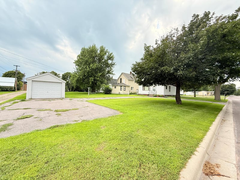 522 5th Ave, Madison, MN 56256