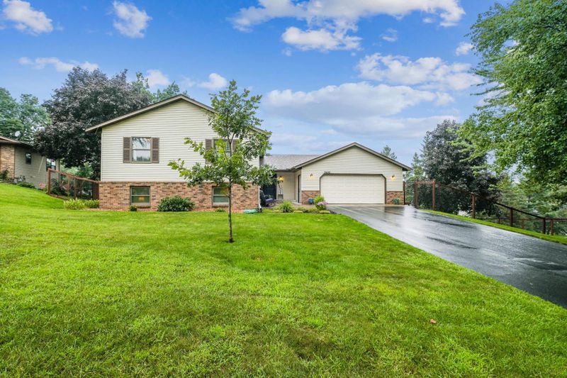 7492 Upper 24th St N, Oakdale, MN 55128