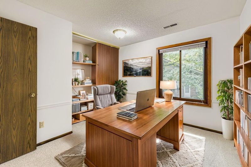 2204 Country Ln, Minnetonka, MN 55305