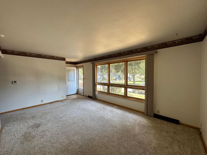 604 W Warren St, Luverne, MN 56156