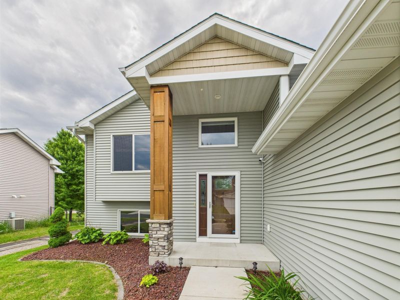 1214 Olivia St SE, New Prague, MN 56071