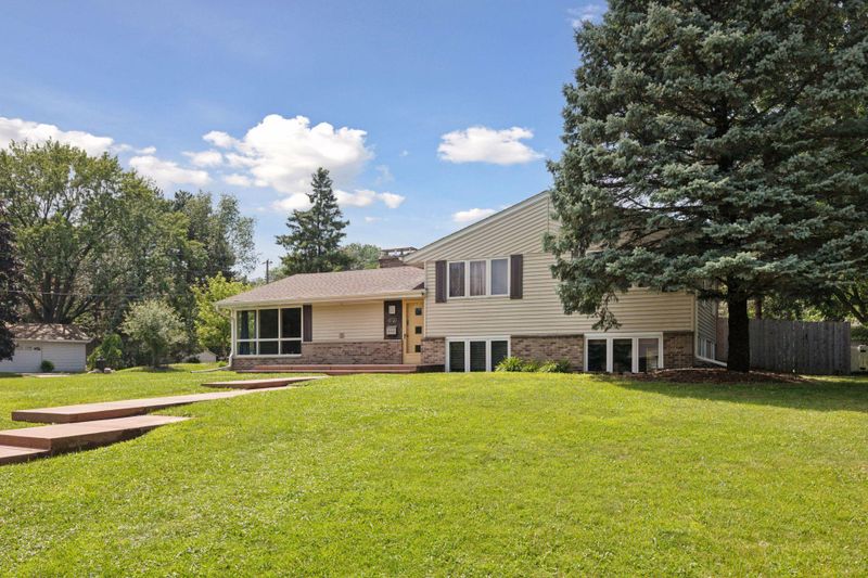 6720 Limerick Ln, Edina, MN 55439