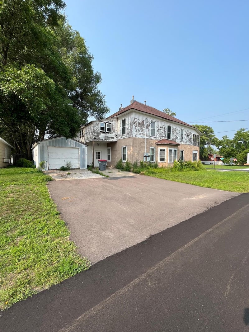 101 2nd St NW, Morristown, MN 55052