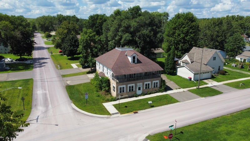 101 2nd St NW, Morristown, MN 55052