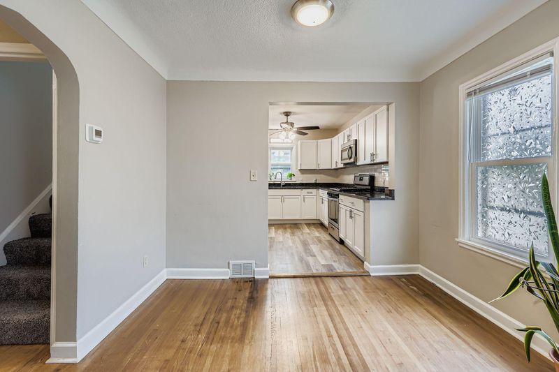 2102 Sherwood Ave, Saint Paul, MN 55119