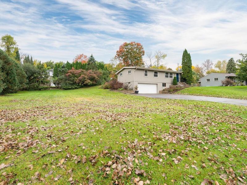 5826 Salisbury Ave, Minnetonka, MN 55345
