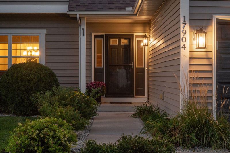 17904 Haralson Dr, Eden Prairie, MN 55347