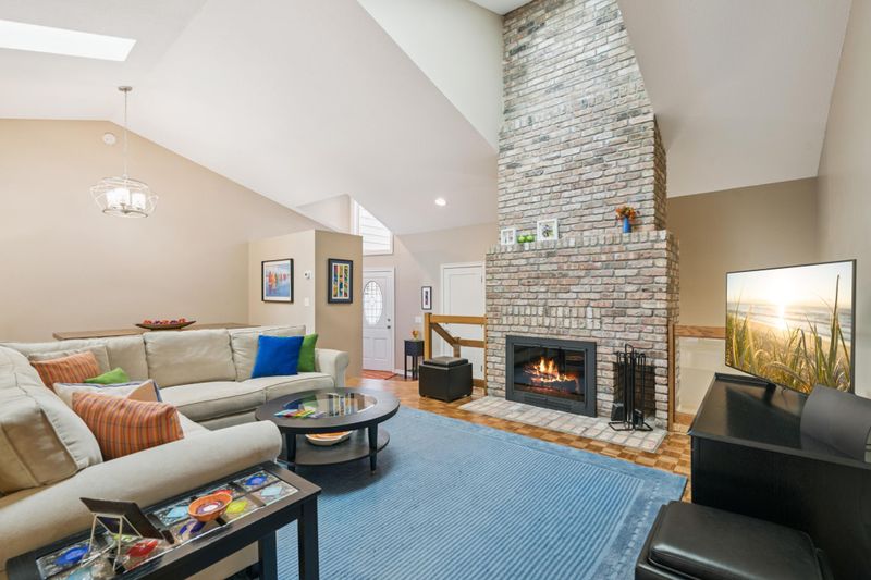5535 Village Dr, Edina, MN 55439