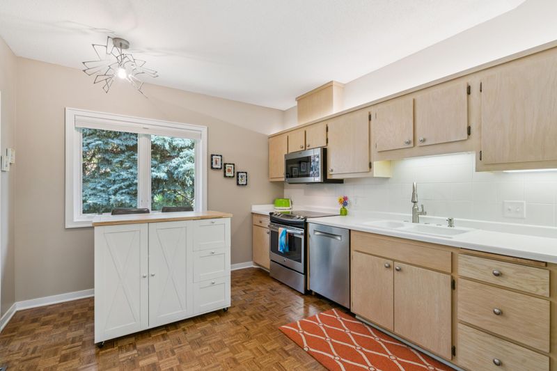 5535 Village Dr, Edina, MN 55439