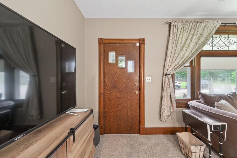 326 Arbor St, Saint Paul, MN 55102