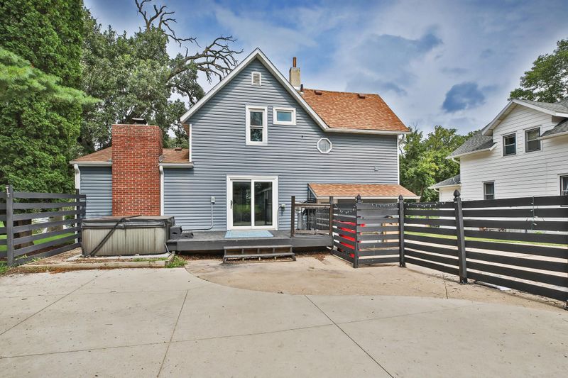 310 Lakeshore Dr, Stewartville, MN 55976