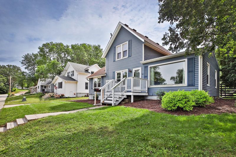 310 Lakeshore Dr, Stewartville, MN 55976