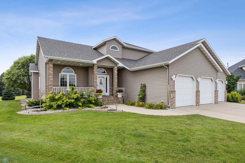409 Allyson Cir, Moorhead, MN 56560