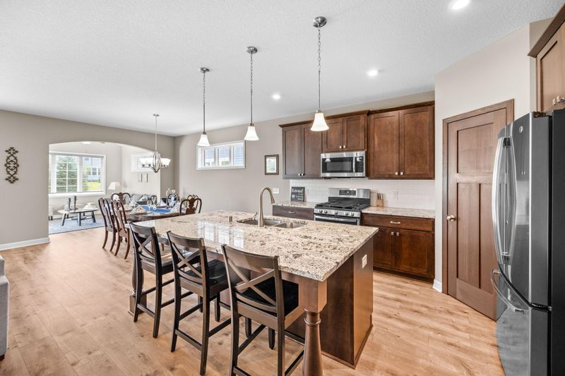 1045 Roselyn Dr, Victoria, MN 55386