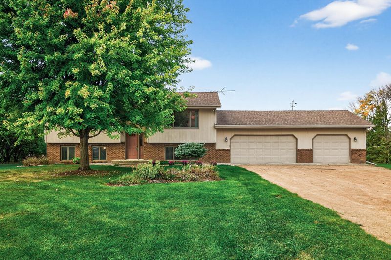 18076 Wellington Ave, Prior Lake, MN 55372