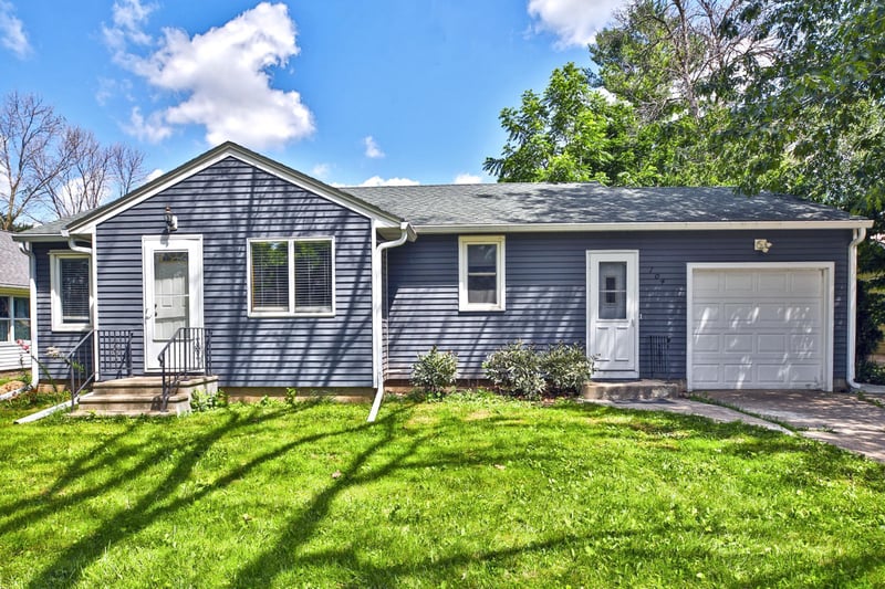 104 Grove St NW, Brownsdale, MN 55918