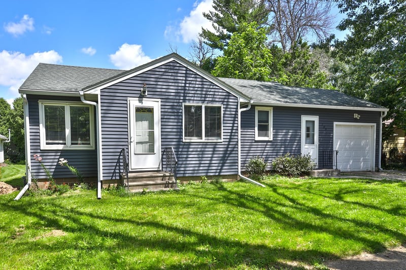 104 Grove St NW, Brownsdale, MN 55918