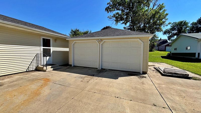 611 W Lincoln St, Springfield, MN 56087