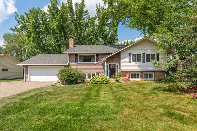 2000 E 115th St, Burnsville, MN 55337