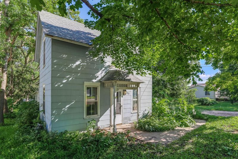 355 5th St SW, Cokato, MN 55321
