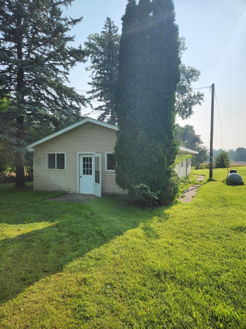 6937 60th St SW, Howard Lake, MN 55349