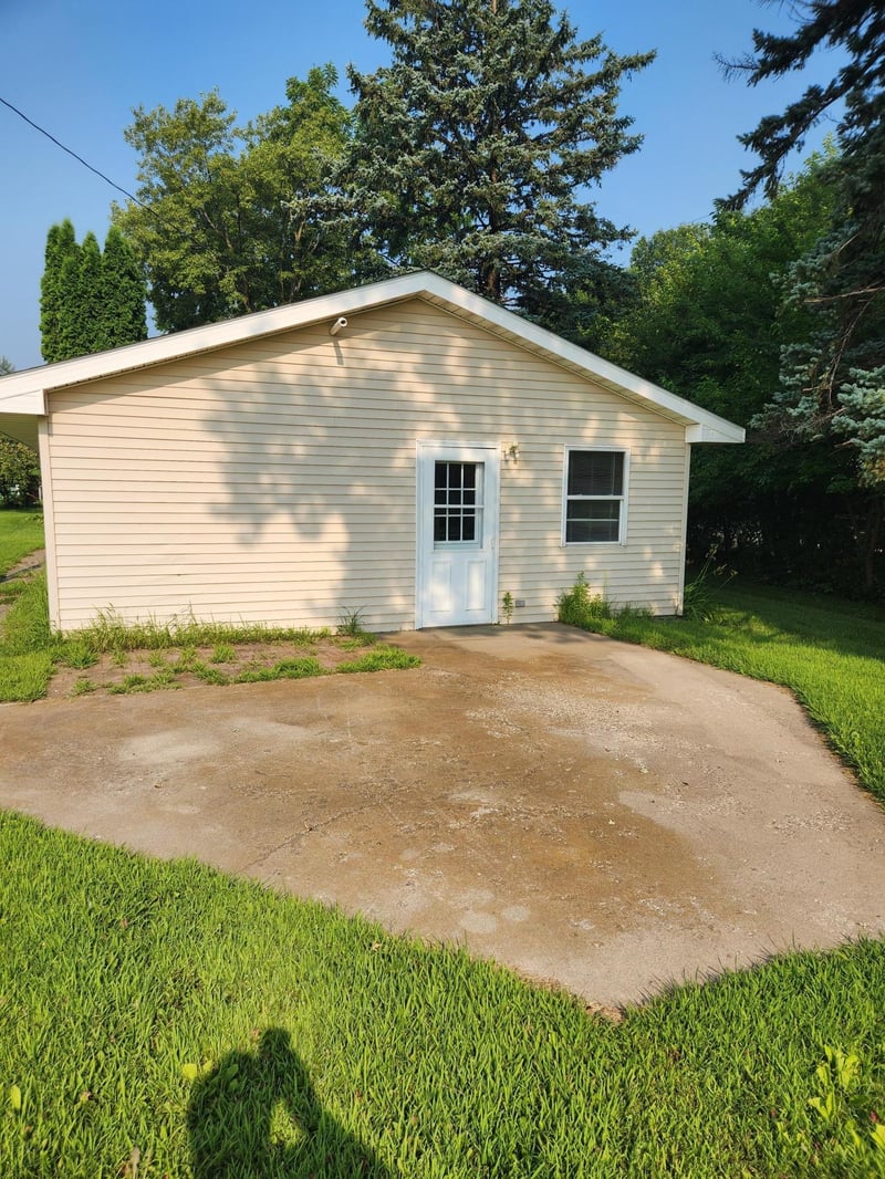 6937 60th St SW, Howard Lake, MN 55349