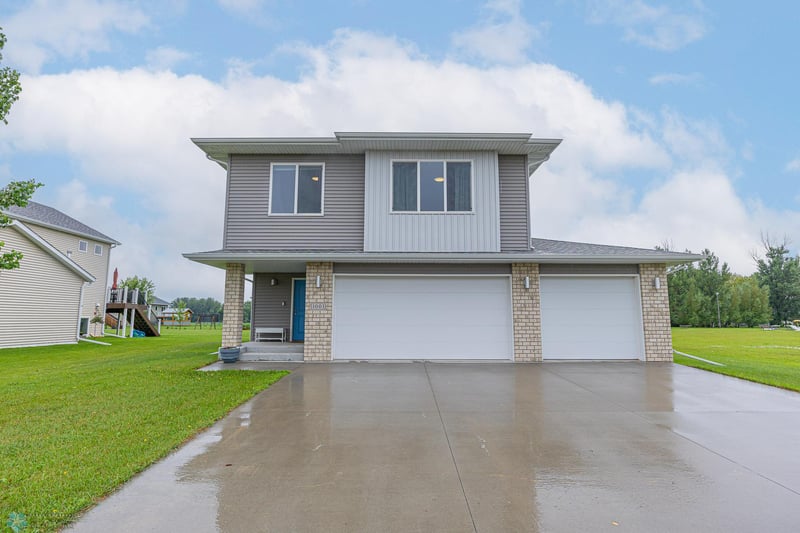 1001 9th St SE, Barnesville, MN 56514