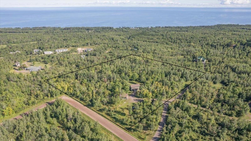 698 Cuttingwood Rd, Two Harbors, MN 55616