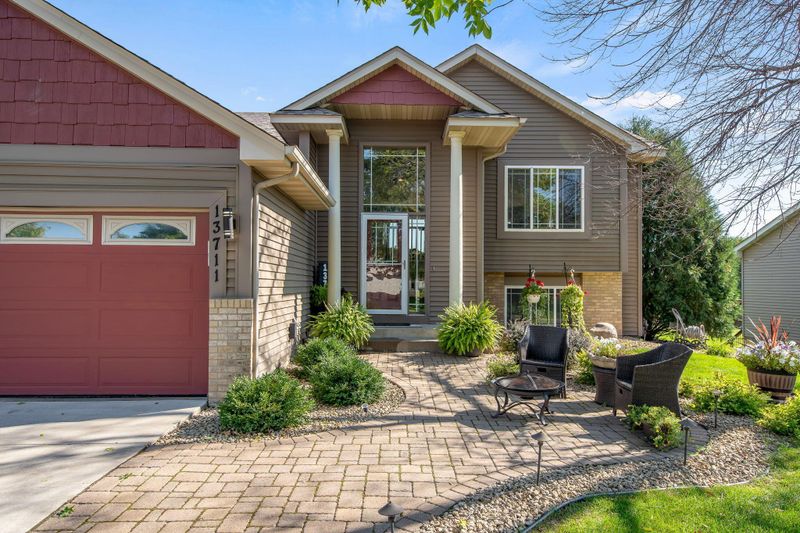 13711 Bluewing Dr, Rogers, MN 55374