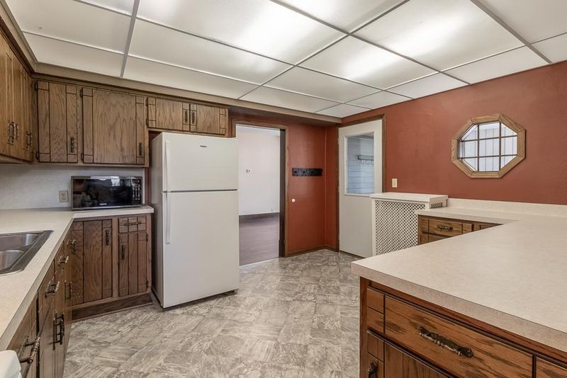 260 E Minnesota St, Le Center, MN 56057