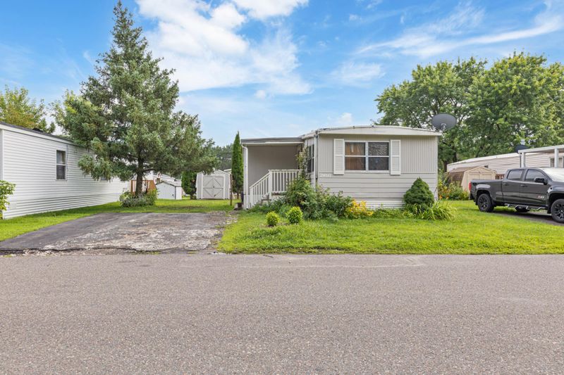 2460 E Elkhart E, Maplewood, MN 55119